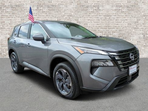 Used 2025 Nissan Rogue SV FWD image 1