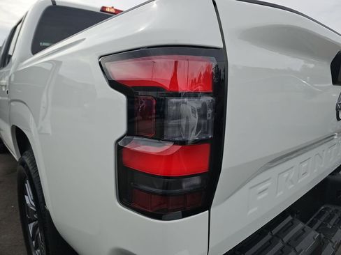 Used 2025 Nissan Frontier SV w/ SV Convenience Package image 35