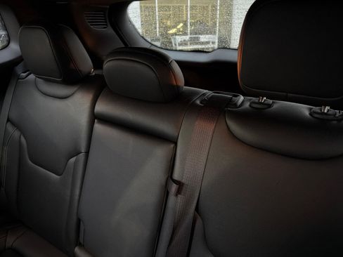 Used 2025 Jeep Compass Limited image 23