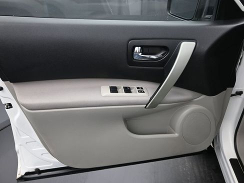 Used 2011 Nissan Rogue S image 25