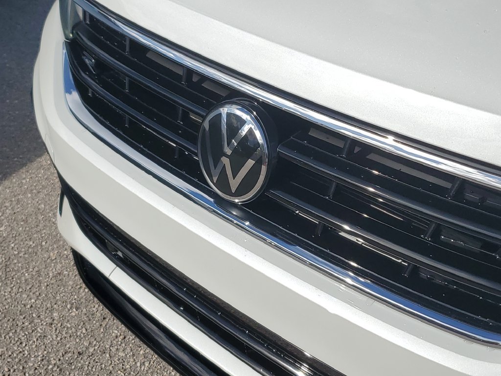 Certified 2024 Volkswagen Tiguan SE R-Line FWD image 11