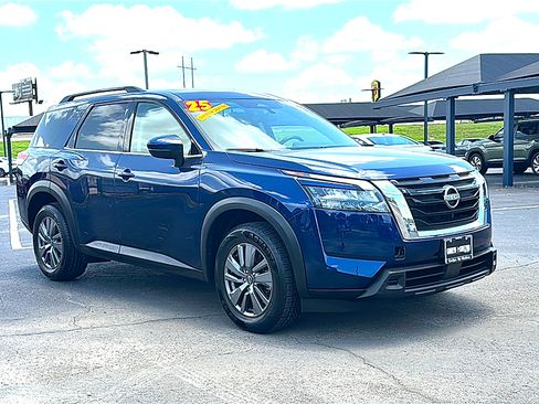 Used 2025 Nissan Pathfinder SV FWD image 10