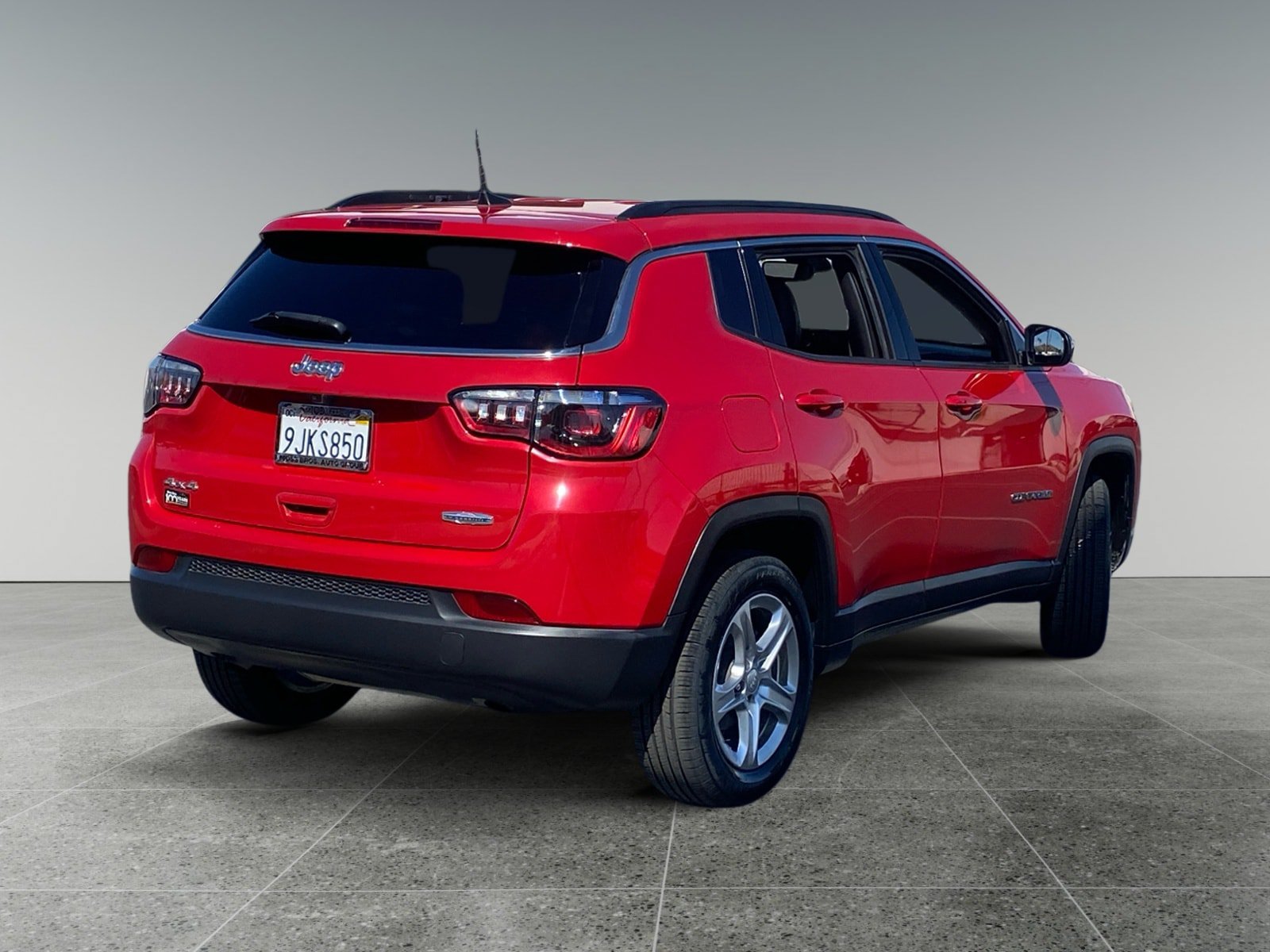 Used 2023 Jeep Compass Latitude w/ Convenience Group AWD/4WD image 5
