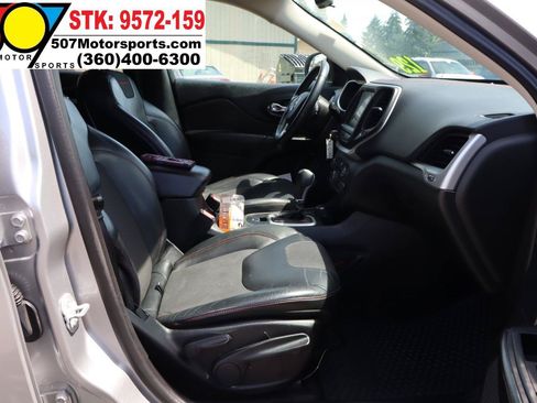 Used 2015 Jeep Cherokee Trailhawk AWD/4WD image 21