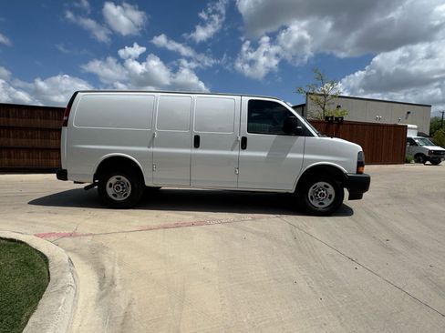 Used 2022 GMC Savana 2500 w/ Driver Convenience Package image 2
