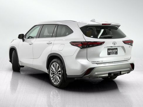 Used 2026 Toyota Highlander Platinum AWD/4WD image 3