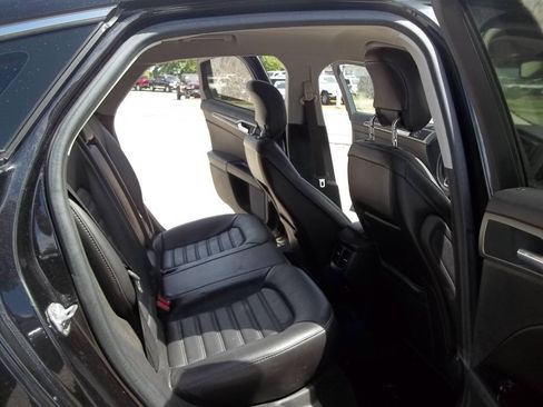 Used 2014 Ford Fusion SE w/ Equipment Group 202A FWD image 12