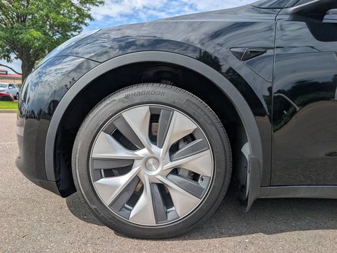 Used 2023 Tesla Model Y Long Range AWD/4WD image 11
