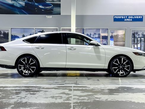 Used 2024 Honda Accord Touring image 8