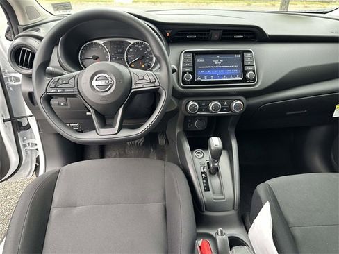 New 2025 Nissan Kicks Play S image 17