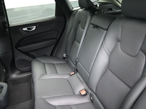 Used 2024 Volvo XC60 B5 Plus image 19