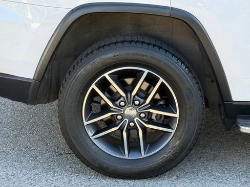 Used 2018 Jeep Grand Cherokee Limited AWD/4WD image 11