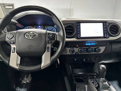 Used 2022 Toyota Tacoma SR5 AWD/4WD image 8