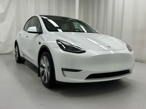 Used 2023 Tesla Model Y Long Range image 1