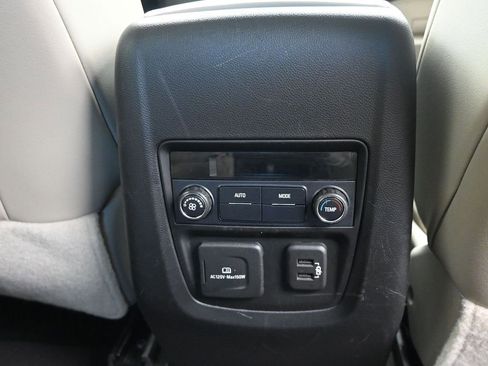 Used 2020 Buick Enclave Essence w/ Sound and Sites Package image 16