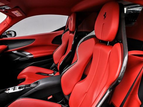 Used 2022 Ferrari SF90 Stradale AWD/4WD image 18