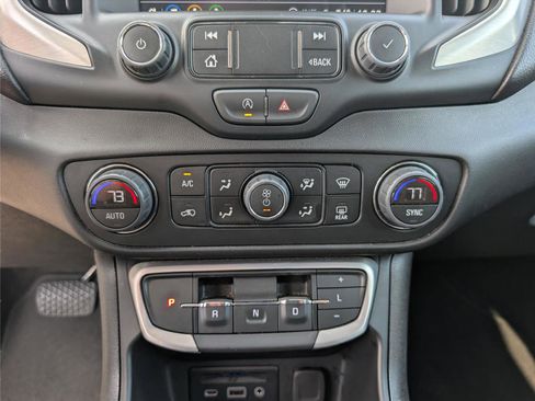 Used 2024 GMC Terrain SLT image 16