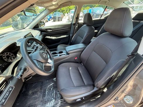 Used 2025 Nissan Altima 2.5 SV FWD image 31