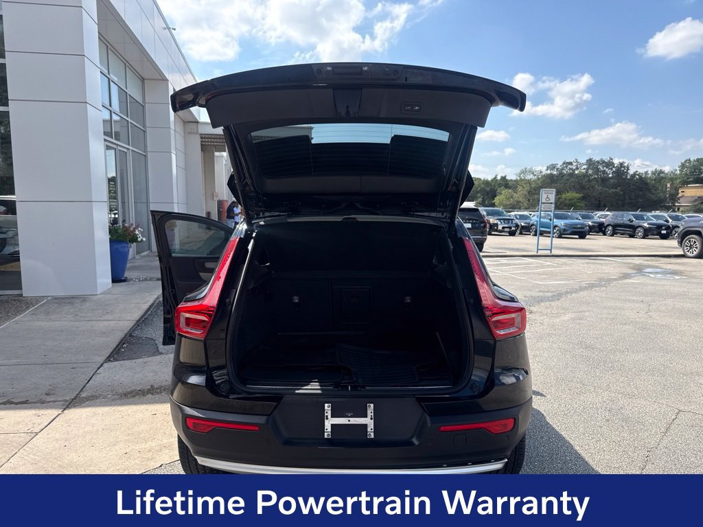 Certified 2024 Volvo XC40 B5 Plus w/ Protection Package Premier AWD/4WD image 29
