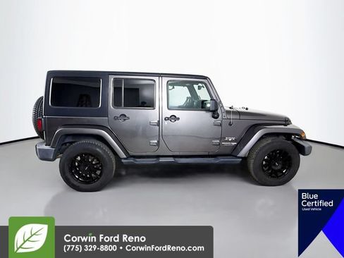 Used 2018 Jeep Wrangler Unlimited Sahara w/ Connectivity Group AWD/4WD image 11