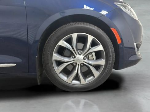 Used 2017 Chrysler Pacifica Limited FWD image 24