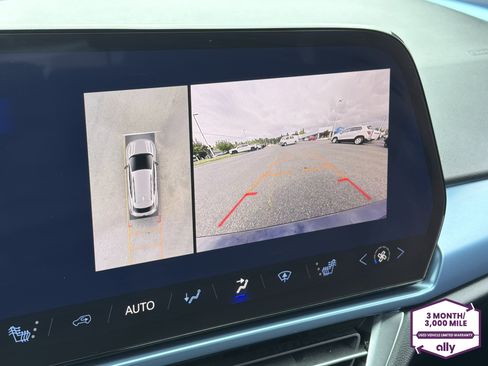 Used 2024 Chevrolet Equinox EV LT FWD image 23