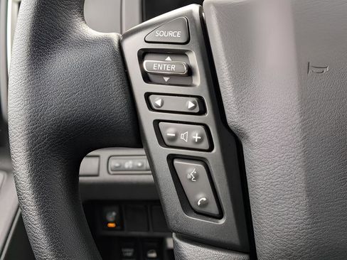 Certified 2025 Nissan Frontier SV AWD/4WD image 14