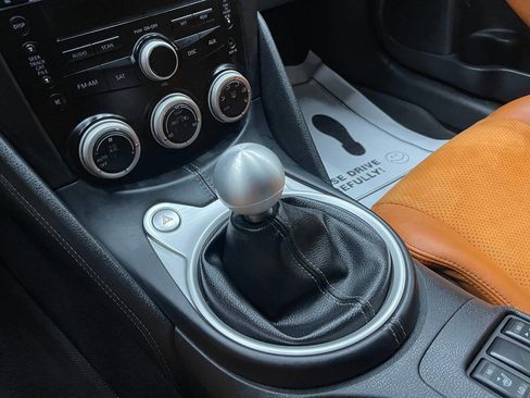 Used 2009 Nissan 370Z Touring w/ Sport Pkg RWD image 29