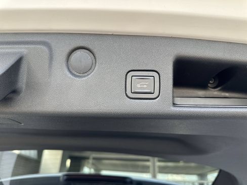 Certified 2019 Chevrolet Equinox Premier FWD image 32