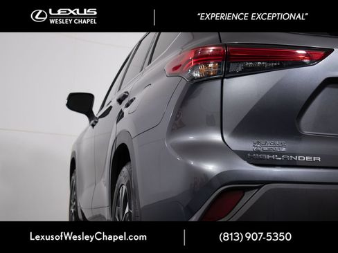 Used 2020 Toyota Highlander XLE FWD image 9