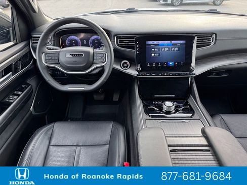 Used 2024 Jeep Wagoneer L Series II image 4