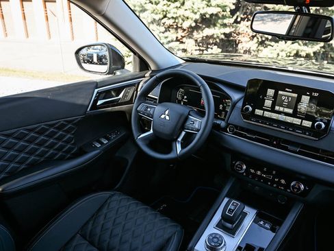 New 2025 Mitsubishi Outlander SEL image 14