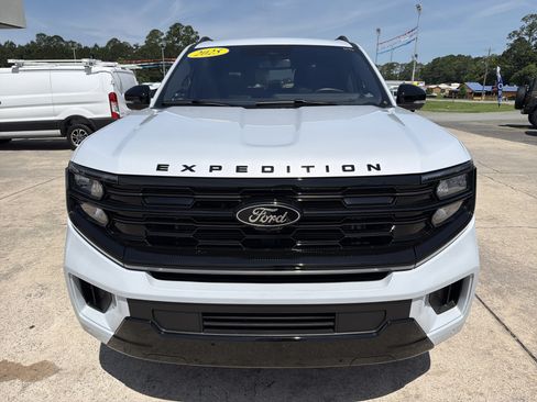 Used 2025 Ford Expedition Platinum w/ Stealth Performance Package AWD/4WD image 3