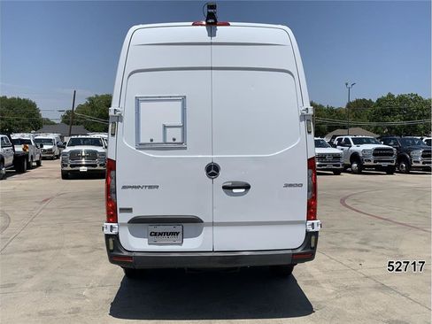 Used 2022 Mercedes-Benz Sprinter 2500 image 7
