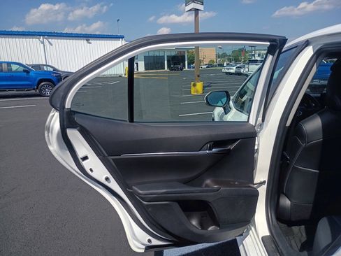 Used 2021 Toyota Camry SE FWD image 7