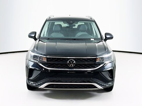 Used 2024 Volkswagen Taos SE image 2