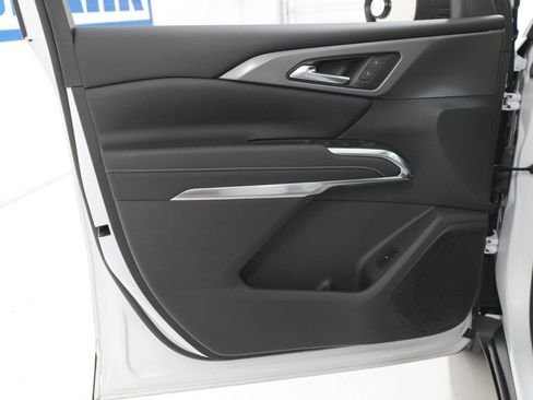 Used 2024 Chevrolet Traverse LT FWD image 14