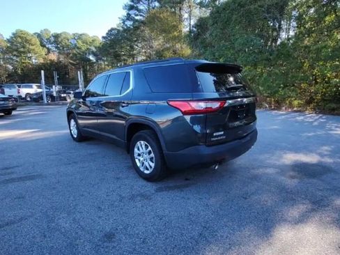 Certified 2021 Chevrolet Traverse LT image 3