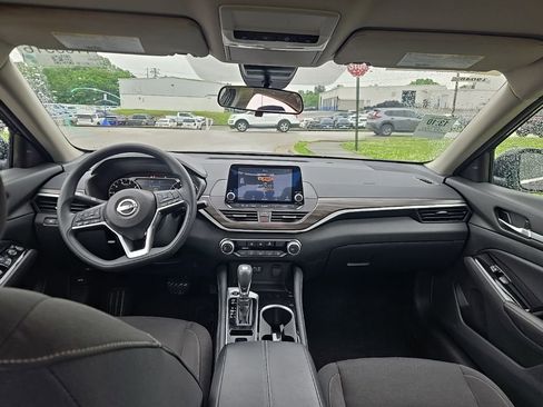 Used 2023 Nissan Altima 2.5 SV AWD/4WD image 5