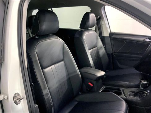 Used 2024 Volkswagen Tiguan SE FWD image 7
