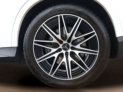 Used 2025 Mercedes-Benz GLC 43 AMG 4MATIC image 28