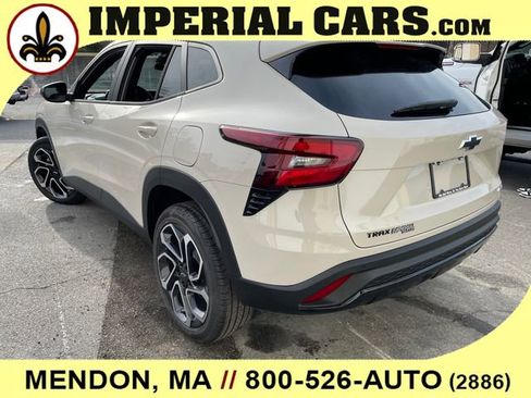 New 2026 Chevrolet Trax RS w/ Sunroof Package image 9