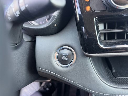 Used 2023 Toyota Highlander XLE AWD/4WD image 30