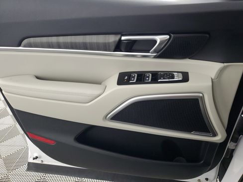 Used 2024 Kia Telluride EX w/ EX Captain's Chair Package image 29