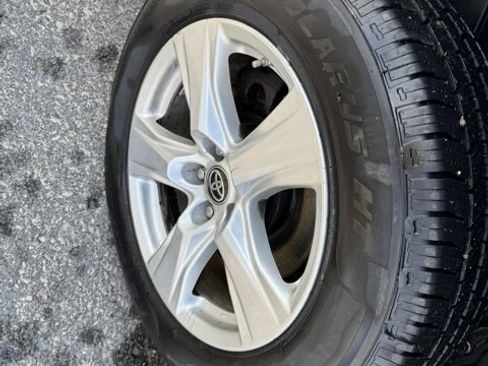 Used 2022 Toyota Highlander LE image 20