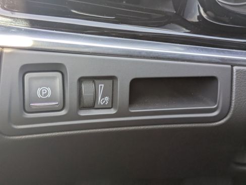 Used 2024 Cadillac XT6 Luxury image 16