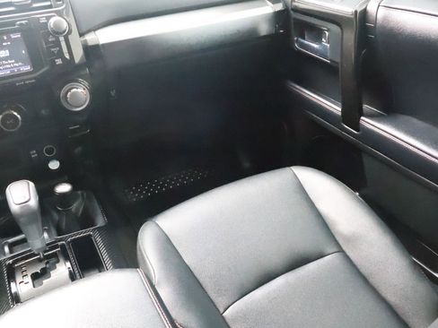Used 2019 Toyota 4Runner TRD Off-Road Premium AWD/4WD image 30