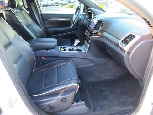 Used 2016 Jeep Grand Cherokee Overland w/ Trailer Tow Group IV image 9