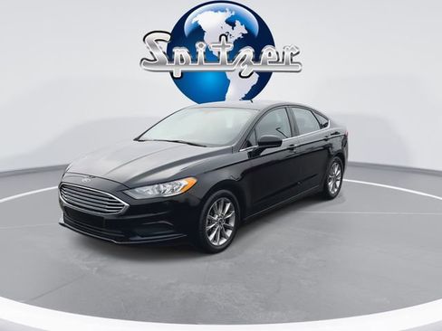 Used 2017 Ford Fusion SE image 4