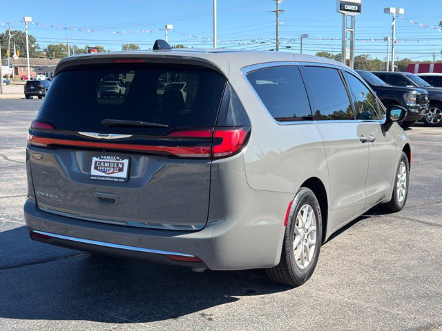 Used 2025 Chrysler Pacifica Select FWD image 14